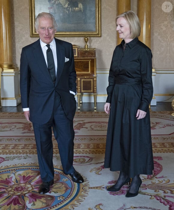 Le roi Charles III d'Angleterre reçoit la Première ministre Liz Truss dans la salle 1844 du palais de Buckingham à Londres, Royaume Uni, le 18 septembre 2022.