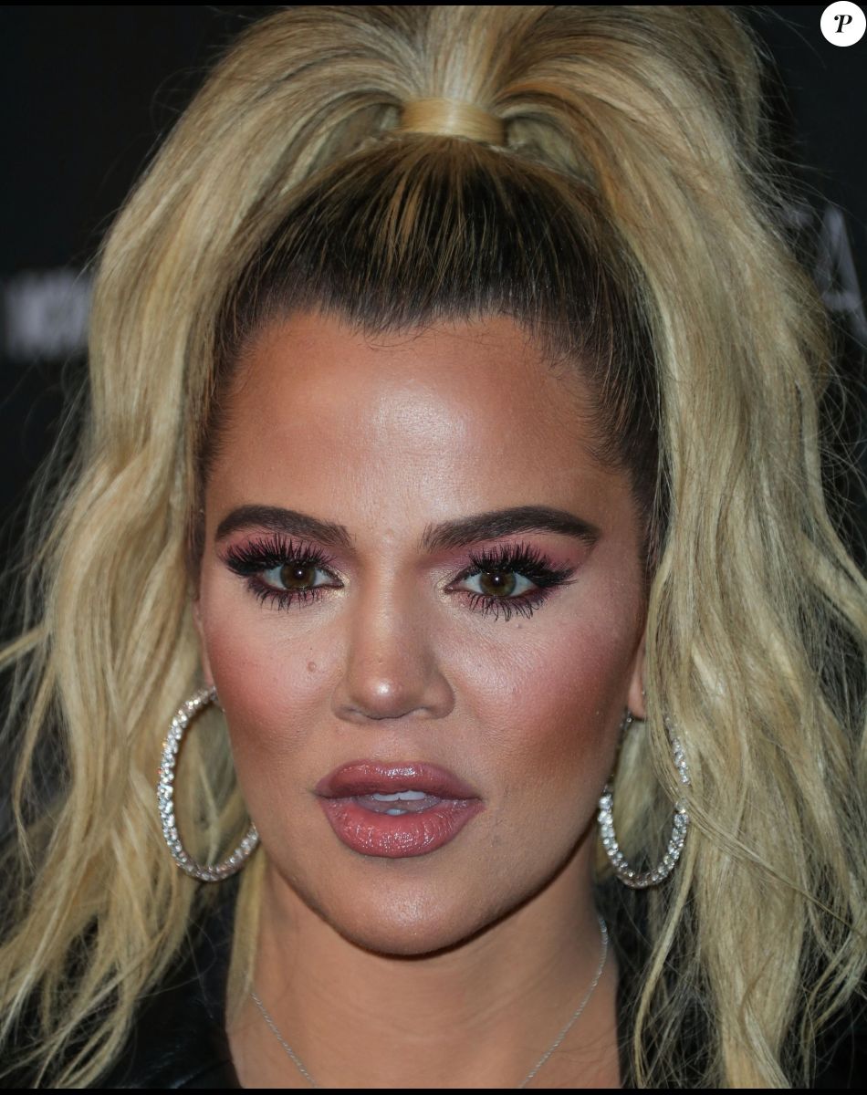 Khloe Kardashian lors du photocall de la soirée Fashion Nova X Cardi B à Hollywood