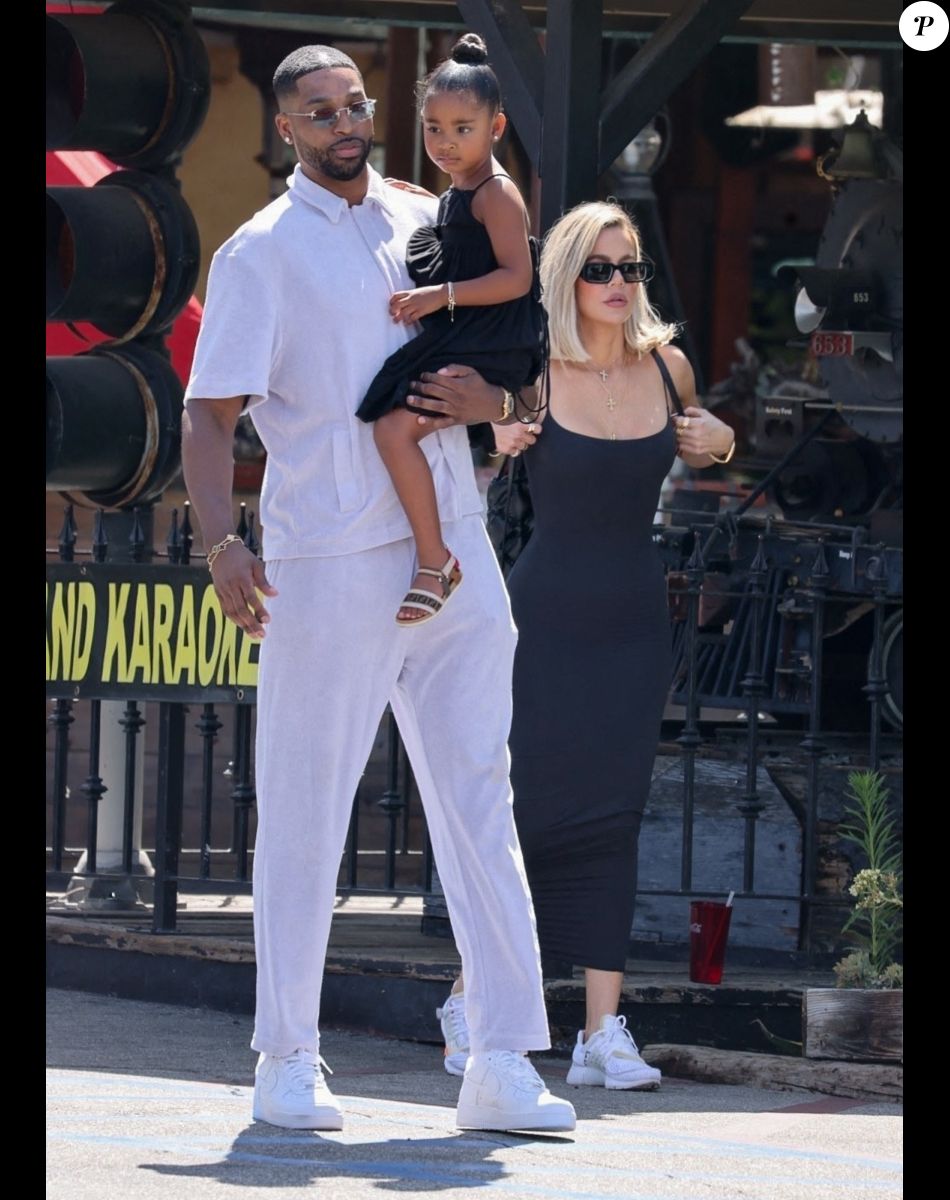 Khloe Kardashian, son ex Tristan Thompson, leur fille True et Kris Jenner à la sortie du déjeuner familial de pré-fête des pères au Sagebrush Cantina à Calabasas, Los Angeles, Californie, Etats-Unis.
