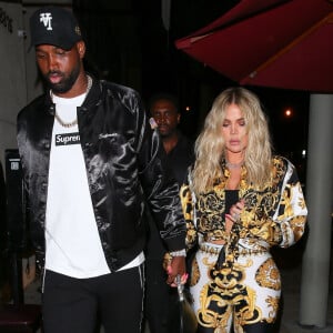 Khloe Kardashian et son compagnon Tristan Thompson arrivent au restaurant Craig à West Hollywood le 17 août 2018. 