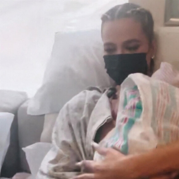 Khloe Kardashian - K.Kardashian accueille son second enfant dans la deuxième saison de "The Kardashians". Khloe Kardashian et son compagnon T.Thompson ont eu cet enfant en août dernier par mère porteuse, alors que le joueur de basket l'avait trompé. Le 21 septembre 2022. 