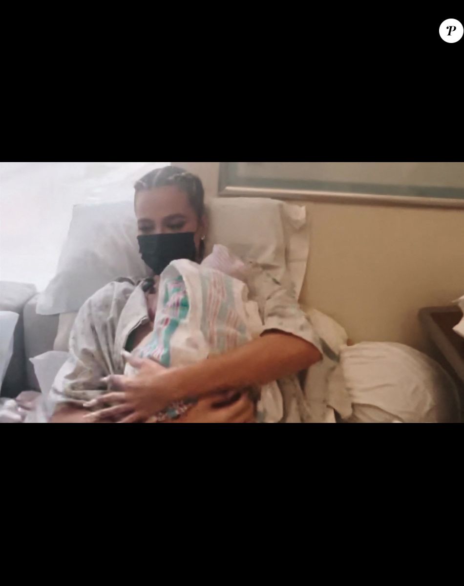 Khloe Kardashian - K.Kardashian accueille son second enfant dans la deuxième saison de "The Kardashians". Khloe Kardashian et son compagnon T.Thompson ont eu cet enfant en août dernier par mère porteuse, alors que le joueur de basket l'avait trompé. Le 21 septembre 2022.