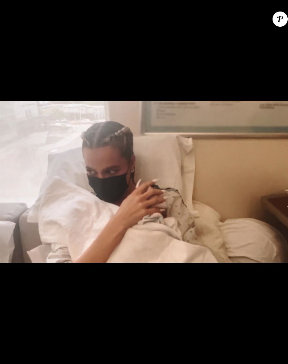 Khloe Kardashian - K.Kardashian accueille son second enfant dans la deuxième saison de "The Kardashians". Khloe Kardashian et son compagnon T.Thompson ont eu cet enfant en août dernier par mère porteuse, alors que le joueur de basket l'avait trompé. Le 21 septembre 2022.