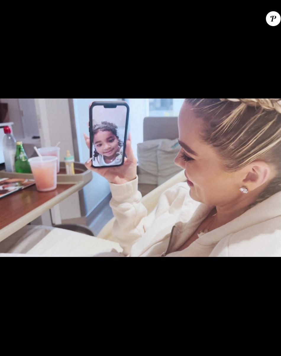 Khloe Kardashian - K.Kardashian accueille son second enfant dans la deuxième saison de "The Kardashians". Khloe Kardashian et son compagnon T.Thompson ont eu cet enfant en août dernier par mère porteuse, alors que le joueur de basket l'avait trompé. Le 21 septembre 2022.