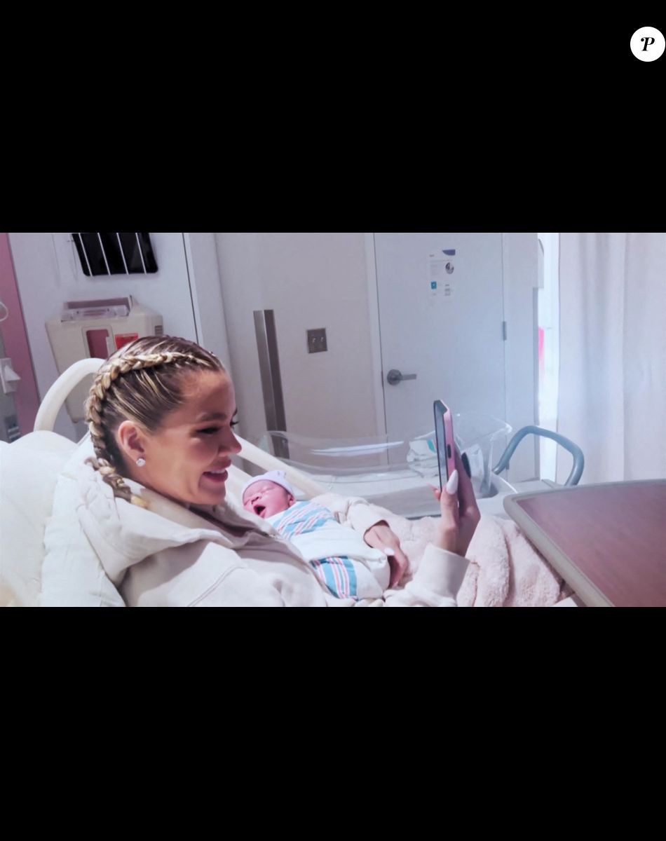 Khloe Kardashian - K.Kardashian accueille son second enfant dans la deuxième saison de "The Kardashians". Khloe Kardashian et son compagnon T.Thompson ont eu cet enfant en août dernier par mère porteuse, alors que le joueur de basket l'avait trompé. Le 21 septembre 2022.