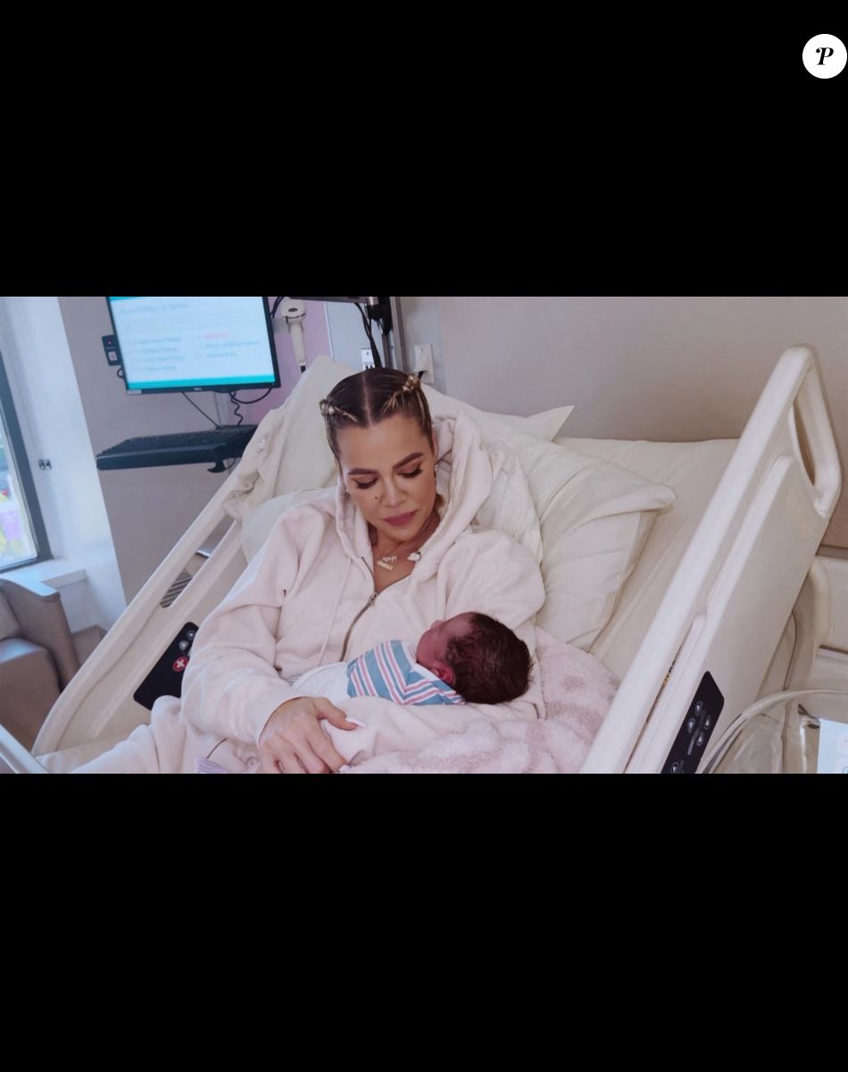 Khloe Kardashian - K.Kardashian accueille son second enfant dans la deuxième saison de "The Kardashians". Khloe Kardashian et son compagnon T.Thompson ont eu cet enfant en août dernier par mère porteuse, alors que le joueur de basket l'avait trompé. Le 21 septembre 2022.