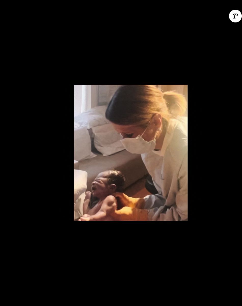 Khloe Kardashian - K.Kardashian accueille son second enfant dans la deuxième saison de "The Kardashians". Khloe Kardashian et son compagnon T.Thompson ont eu cet enfant en août dernier par mère porteuse, alors que le joueur de basket l'avait trompé. Le 21 septembre 2022.