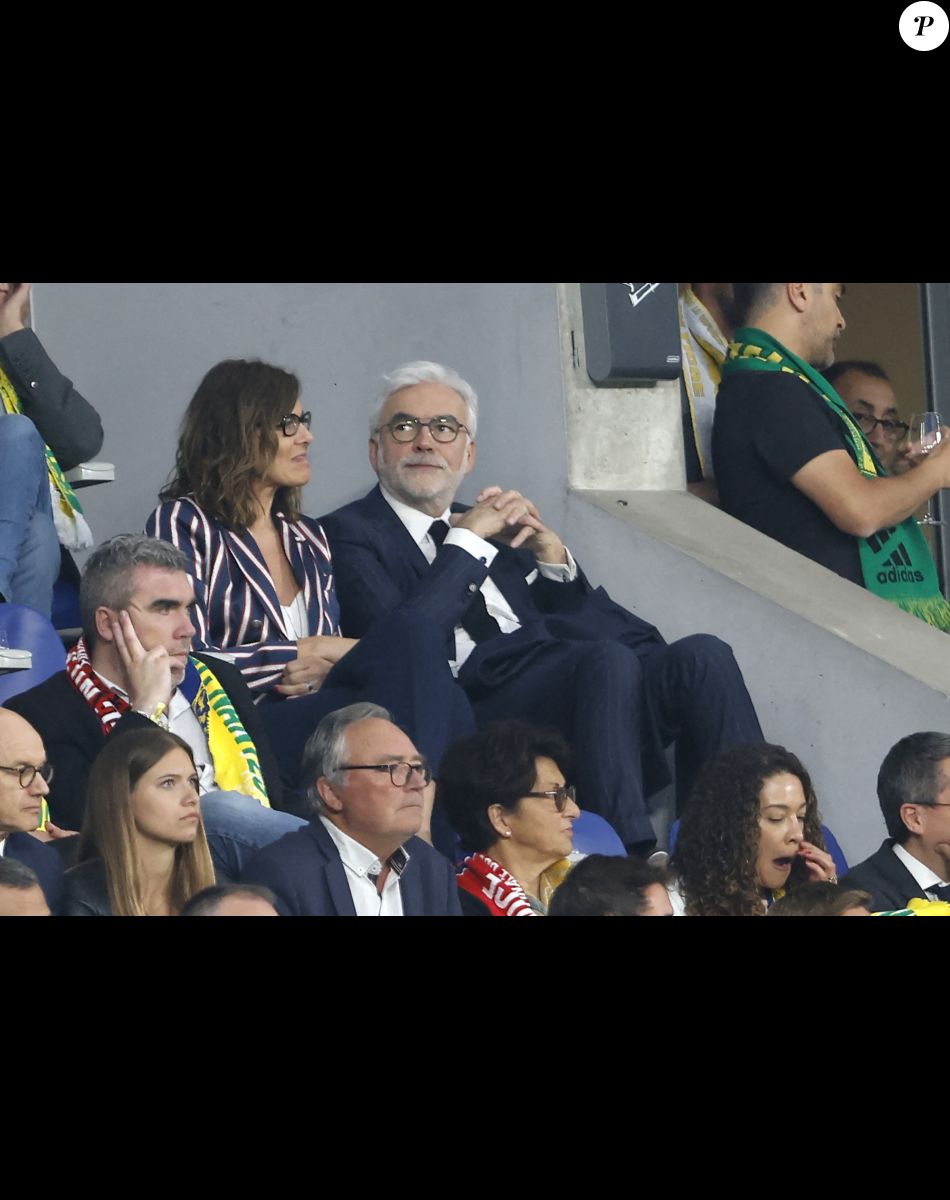 Pascal Praud et sa compagne Catherine - People lors de la finale de la Coupe de France de football entre le FC Nantes et l'OGC Nice (1-0) au stade de France, Saint-Denis le 7 mai 2022 © Cyril Moreau