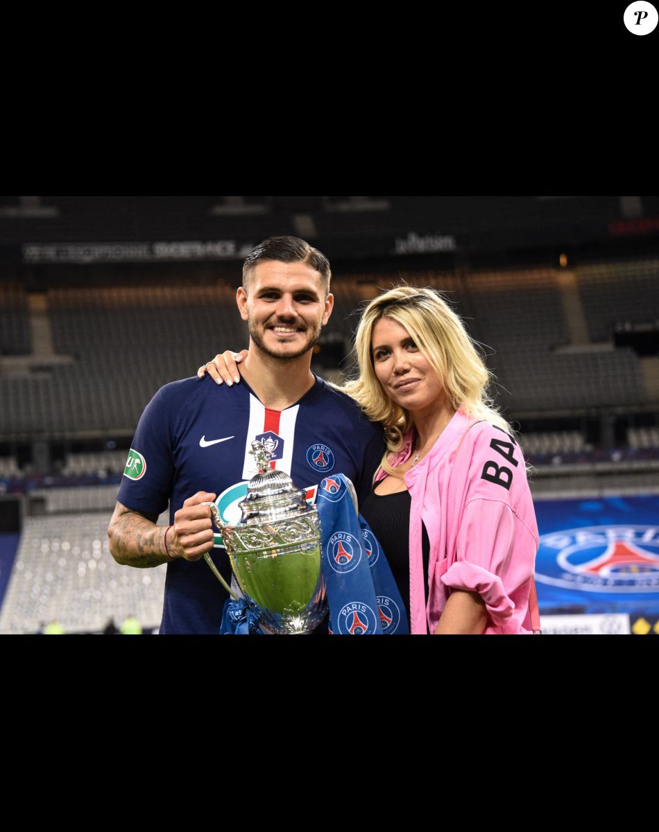 Mauro Icardi et sa femme Wanda Nara - Le Paris Saint Germain remporte la Coupe de France face à l'AS Saint Etienne au Stade de France à Saint-Denis. © Federico Pestellini/Panoramic/Bestimage