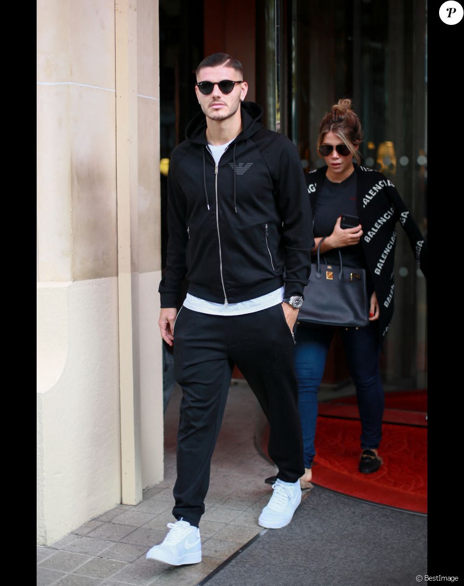 Mauro Icardi et sa femme Wanda Nara à la sortie de l'hôtel Royal Monceau à Paris pendant la fashion week PAP P/E 2020 le 26 septembre 2019