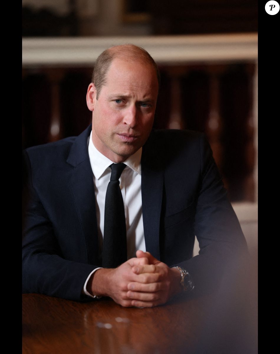 Le prince William, prince de Galles, rencontre des bénévoles et du personnel opérationnel au Windsor Guildhall à Windsor, Royaume Uni, le 22 septembre 2022, afin de les remercier de leur implication dlors des funérailles de la La reine Elisabeth II au château de Windsor.