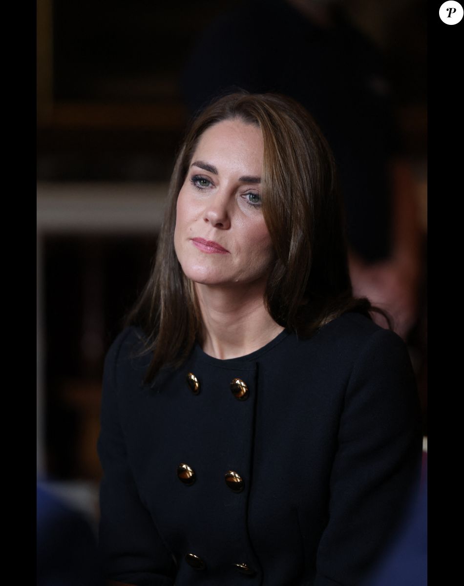 Catherine (Kate) Middleton, princesse de Galles, rencontre des bénévoles et du personnel opérationnel au Windsor Guildhall à Windsor, Royaume Uni, le 22 septembre 2022, afin de les remercier de leur implication dlors des funérailles de la La reine Elisabeth II au château de Windsor.
