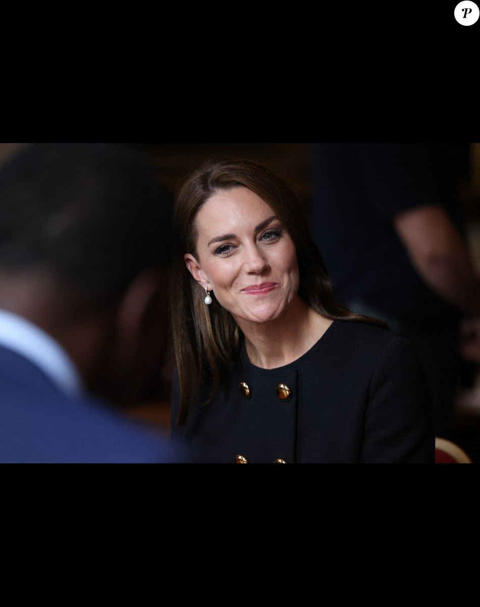 Catherine (Kate) Middleton, princesse de Galles, rencontre des bénévoles et du personnel opérationnel au Windsor Guildhall à Windsor, Royaume Uni, le 22 septembre 2022, afin de les remercier de leur implication dlors des funérailles de la La reine Elisabeth II au château de Windsor.