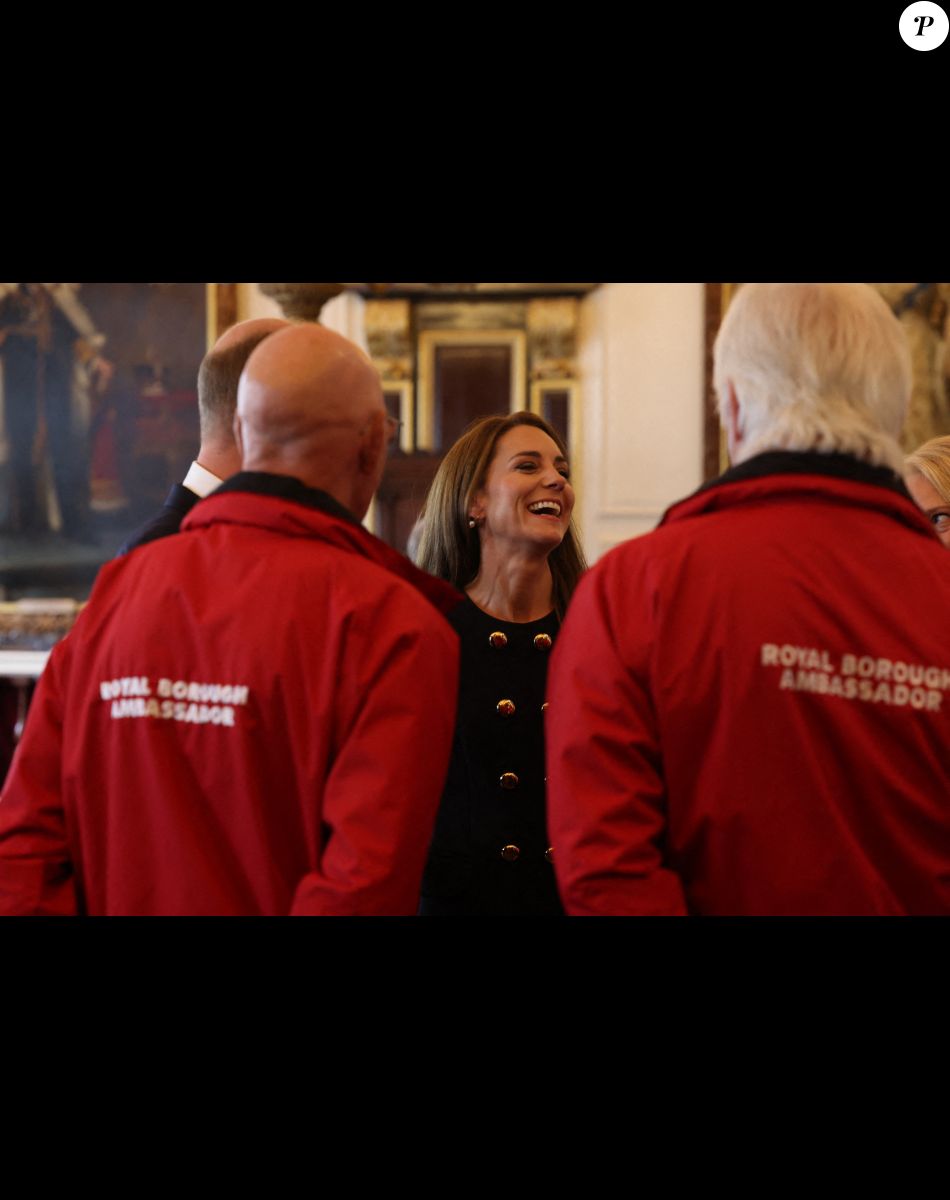 Catherine (Kate) Middleton, princesse de Galles, rencontre des bénévoles et du personnel opérationnel au Windsor Guildhall à Windsor, Royaume Uni, le 22 septembre 2022, afin de les remercier de leur implication dlors des funérailles de la La reine Elisabeth II au château de Windsor.