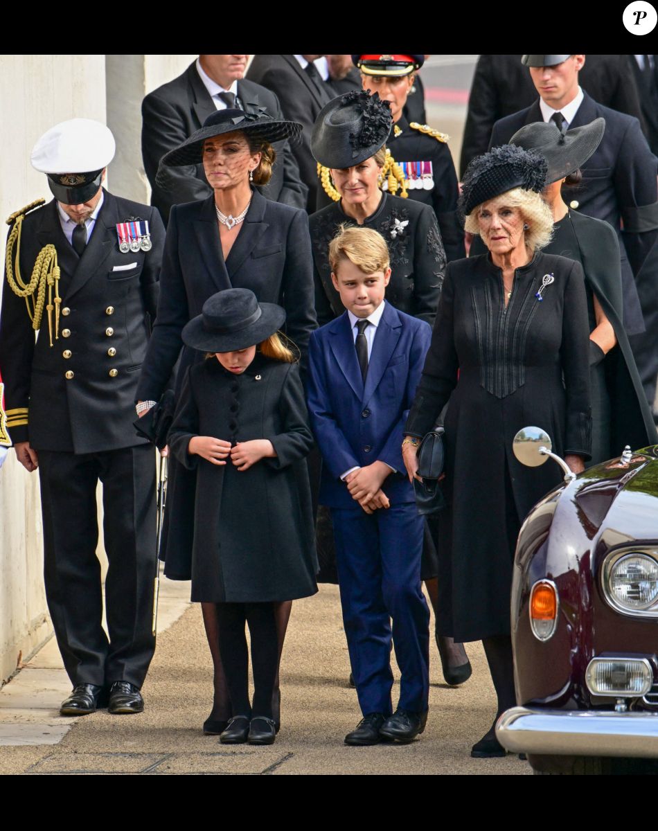 Kate Catherine Middleton, princesse de Galles, la princesse Charlotte et le prince George, la reine consort Camilla Parker Bowles, la comtesse Sophie de Wessex - Procession du cercueil de la reine Elizabeth II d'Angleterre de l'Abbaye de Westminster à Wellington Arch à Hyde Park Corner. Le 19 septembre 2022