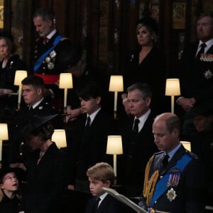 Lena Tindall, Zara Tindall, Mia Tindall, Le prince Harry, duc de Sussex et Meghan Markle, duchesse de Sussex, Princesse Charlotte, Catherine (Kate) Middleton, princesse de Galles, Prince George, Le prince William, prince de Galles - Cérémonie funèbre en La Chapelle Saint-Georges en présence des 15 Premiers ministres des royaumes qui ont exercé pendant les 70 ans de règne de la reine Elizabeth II d'Angleterre. Le cercueil sera descendu dans la crypte royale de la Chapelle Saint-Georges où elle reposera au côté de son époux le prince Philip, décédé le 9 avril 2021. Une cérémonie privée d'inhumation se tiendra au Mémorial du roi George VI. Windsor, le 19 septembre 2022. © Victoria Jones / Bestimage 