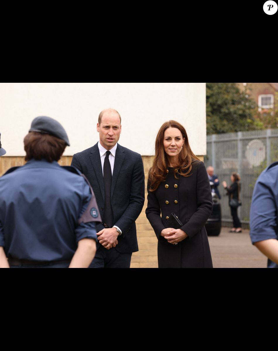Le prince William, duc de Cambridge et Kate Middleton, duchesse de Cambridge, visitent le centre RAF Air Cadets à Londres, le 21 avril 2021, quelques jours après les obsèques du Prince Philip.