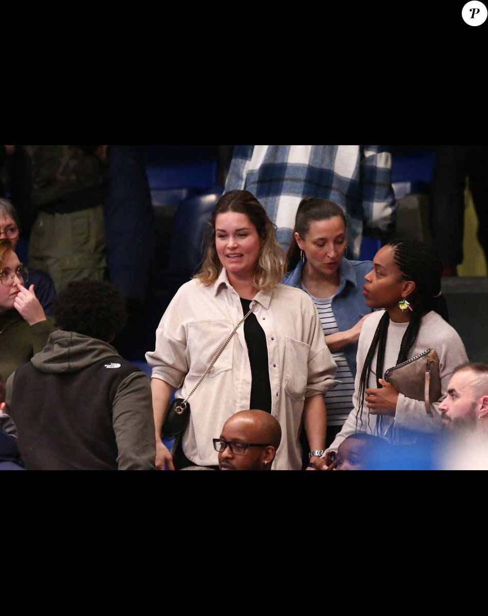 Jeny Priez, compagne de Luka Karabatic, enceinte - Handball "PSG HB - HBC Nantes (34-28)" au stade Pierre le Coubertin, le 13 mars 2022.