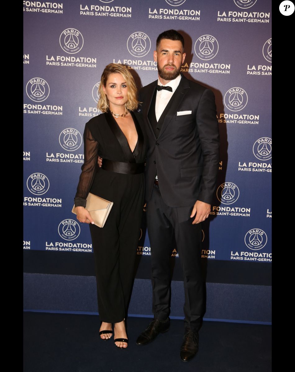Exclusif - Luka Karabatic et sa compagne Jeny Priez enceinte - Dîner de gala au profit de la Fondation PSG au Parc des Princes à Paris le 16 mai 2017. © Rachid Bellak/Bestimage