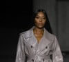 Naomi Campbell défile sur le podium du défilé de mode Tod's Prêt-à-porter printemps/été 2023 lors de la Fashion Week de Milan, Italie, le 23 septembre 2022. 