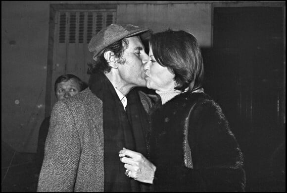 Milos Forman et Louise Fletcher pour la sortie du film "Vol au dessus d'un nid de coucou" à Paris en 1976.