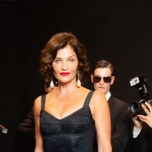 Helena Christensen - Défilé Dolce & Gabbana collections automne-hiver 2023, à Milan.