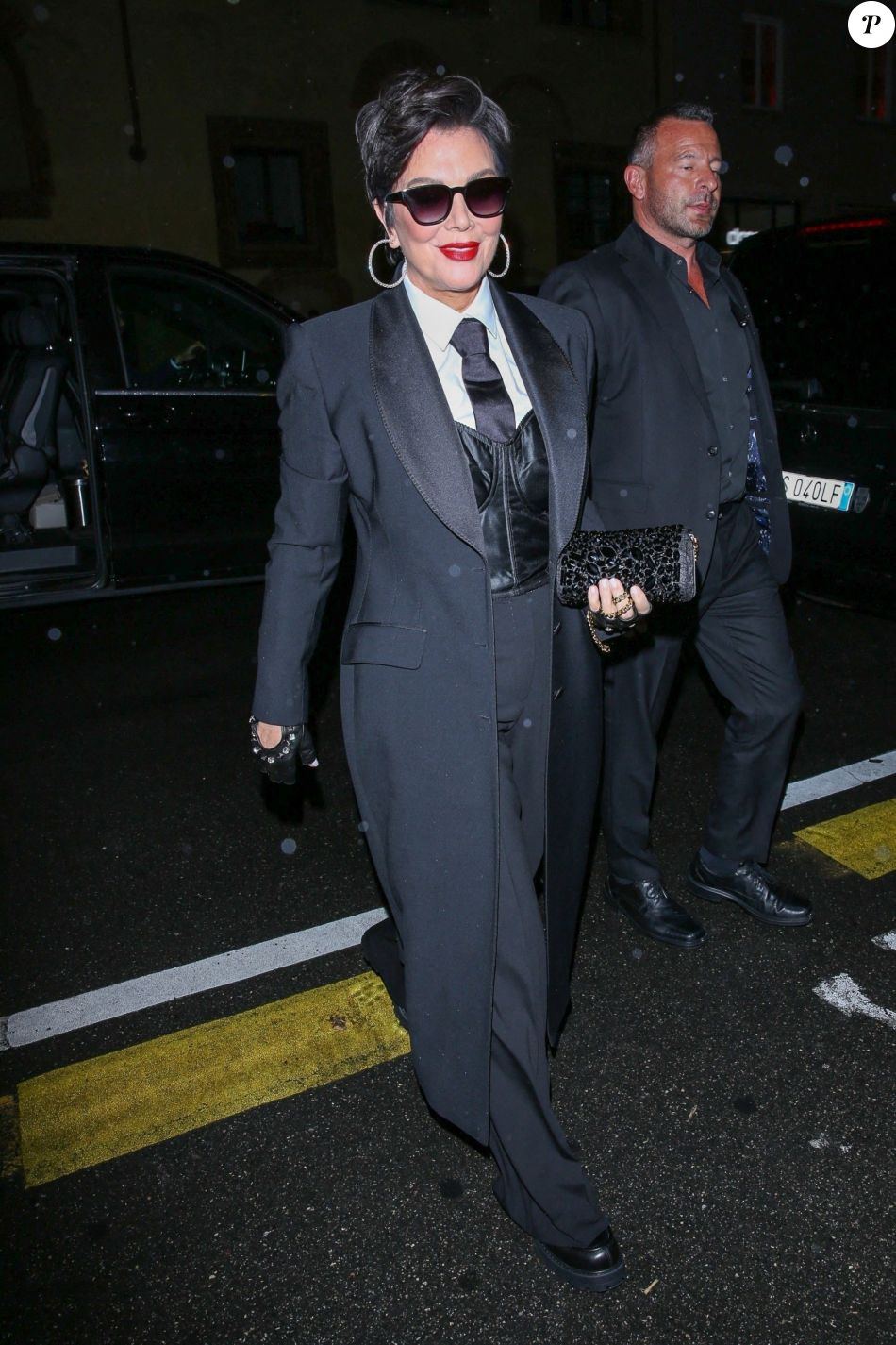 Kris Jenner Lunette De Soleil Kris Jenner arrive à la soirée Dolce & Gabbana lors de la Fashion Week de  Milan (MLFW), le 24 septembre 2022. - Purepeople