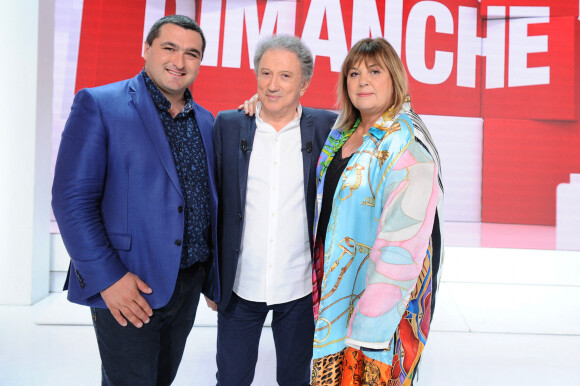 Exclusif - David Caumette, Michel Drucker et Michèle Bernier - Enregistrement de l'émission Vivement dimanche au studio Gabriel. Le 8 mai 2022.