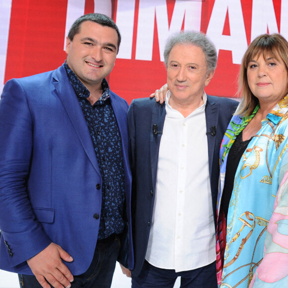 Exclusif - David Caumette, Michel Drucker et Michèle Bernier - Enregistrement de l'émission Vivement dimanche au studio Gabriel. Le 8 mai 2022.