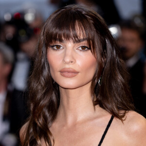 Emily Ratajkowski - Montée des marches du film " Les crimes du futur " lors du 75ème Festival International du Film de Cannes. Le 23 mai 2022 © Cyril Moreau / Bestimage