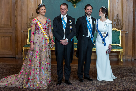 La princesse Victoria de Suède, le prince Daniel, le prince Carl Philip, la princesse Sofia lors du dîner d'état au palais royal à Stockholm pour la visite en Suède du couple royal d'Espagne le 24 novembre 2021. 