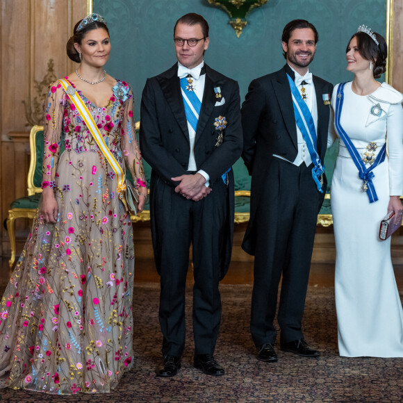 La princesse Victoria de Suède, le prince Daniel, le prince Carl Philip, la princesse Sofia lors du dîner d'état au palais royal à Stockholm pour la visite en Suède du couple royal d'Espagne le 24 novembre 2021. 