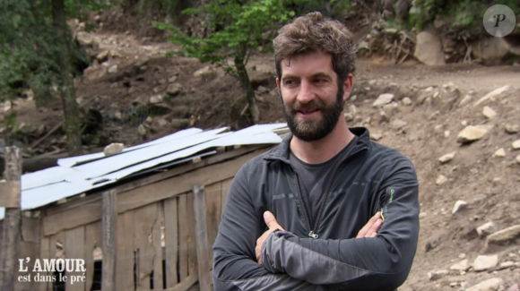 Sébastien à la ferme avec ses prétendantes dans "L'amour est dans le pré" - M6