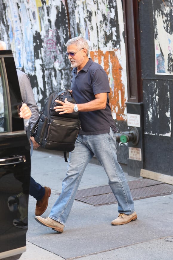 George Clooney se promène dans les rues de New York le 28 septembre 2022. 
