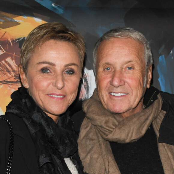 Exclusif - Yves Rénier avec sa femme Karin - Générale de la pièce "Groenland" avec Géraldine Danon au théâtre "La Scala" à Paris le 8 novembre 2019. © Coadic Guirec/Bestimage 