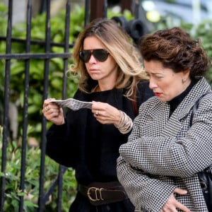 Samantha Rénier et Lola Zidi-Rénier (filles de Yves Rénier) - Arrivées aux obsèques de Yves Rénier en l'église Saint-Pierre de Neuilly-sur-Seine, France, le 30 avril 2021.