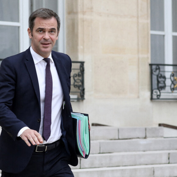Le Porte-parole du gouvernement français, Olivier Véran à la sortie du conseil des ministres, au palais de l'Elysée, à Paris, France, le 26 septembre 2022. © Stéphane Lemouton/Bestimage