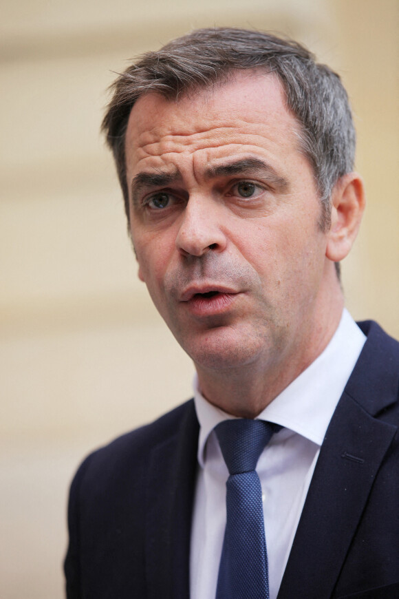 Olivier Véran, ministre délégué, chargé du Renouveau démocratique, porte-parole du Gouvernement lors d'une réunion de travail après le lancement du conseil national de la refondation (CNR) à l'hôtel Matignon à Paris le 15 septembre 2022. © Panoramic / Bestimage