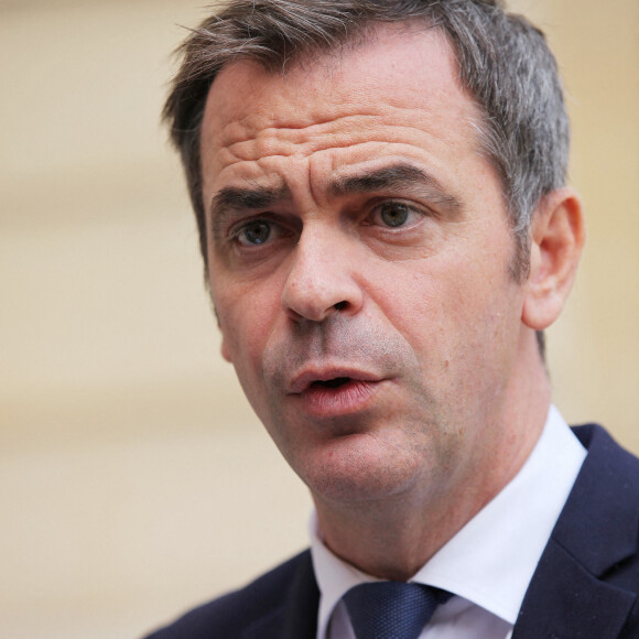 Olivier Véran, ministre délégué, chargé du Renouveau démocratique, porte-parole du Gouvernement lors d'une réunion de travail après le lancement du conseil national de la refondation (CNR) à l'hôtel Matignon à Paris le 15 septembre 2022. © Panoramic / Bestimage