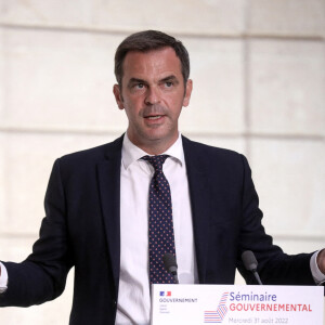 Le Porte-parole du gouvernement français, Olivier Véran - Déclaration à la presse de la Première ministre suite au séminaire gouvernemental au palais de l'Elysée, Paris, le 31 août 2022. © Stéphane Lemouton / Bestimage