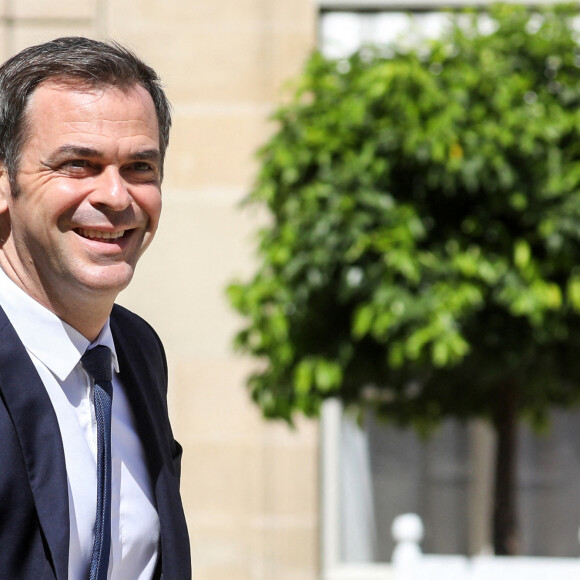 Le Porte-parole du gouvernement français, Olivier Véran - Sorties du Conseil des ministres du mercredi 13 juillet au palais de l'Elysée à Paris © Stéphane Lemouton / Bestimage