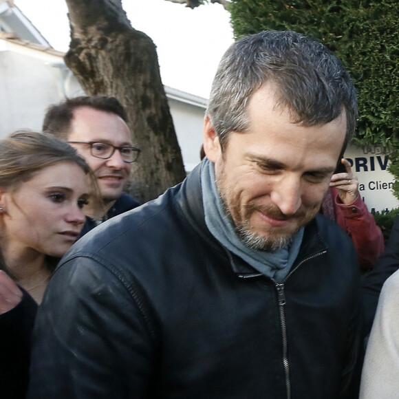 Exclusif - Guillaume Canet et sa compagne Marion Cotillard lors de l'avant-première nationale du film "Nous finirons ensemble" (suite des "Petits Mouchoirs") au cinéma le Rex d'Andernos-les-Bains, bassin d'Arcachon, France, le 17 avril 2019. L'équipe du film à ensuite organisé une deuxième projection pour les acteurs et leurs proches, suivi par une fête afin de célébrer leurs retrouvailles sur le lieu du tournage. © Patrick Bernard/Bestimage 