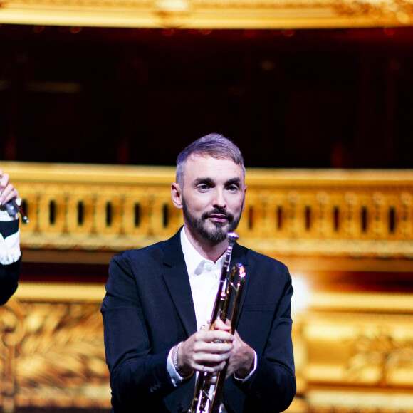 Christophe Willem - Tournage de l'émission "La Fine Equipe de Pierre Palmade", diffusée le 25 juin sur France 2. © Cyril Moreau-Tiziano Da Silva / Bestimage. 