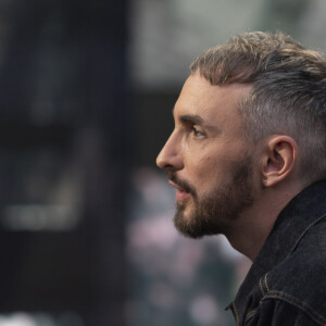 Christophe Willem - Tournage de l'émission "La Fine Equipe de Pierre Palmade", diffusée le 25 juin sur France 2. © Cyril Moreau-Tiziano Da Silva / Bestimage. 