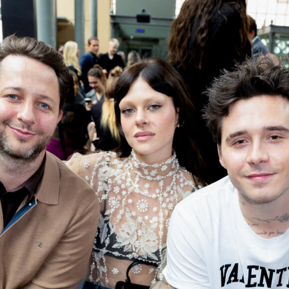 Brooklyn Beckham et sa femme Nicola Peltz - Front Row du défilé Valentino Collection Femme Prêt-à-porter Printemps/Eté 2023 lors de la Fashion Week de Paris (PFW), France, le 2 octobre 2022. 