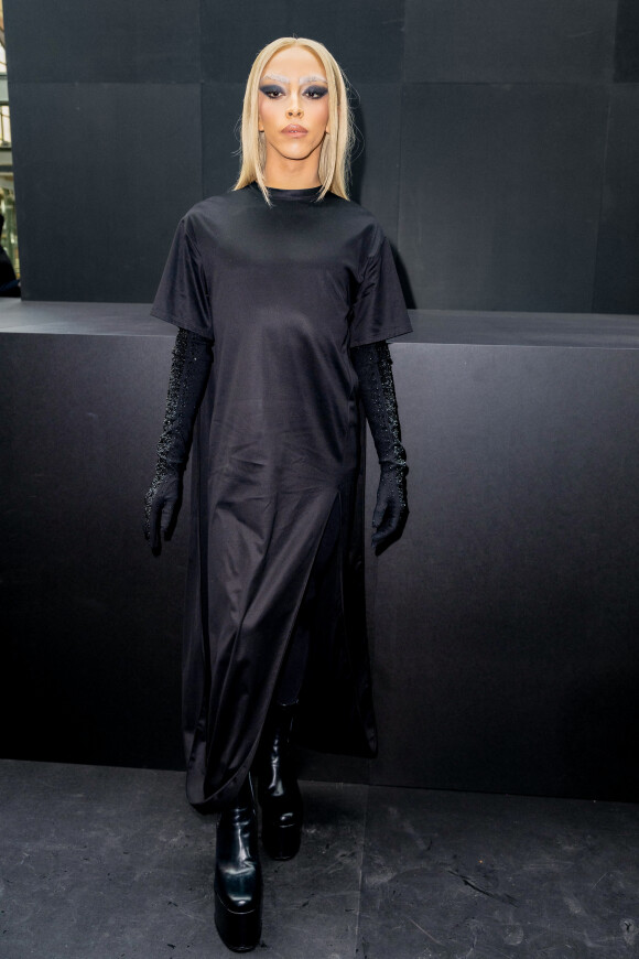 Bilal Hassani - Photocall du défilé Valentino Collection Femme Prêt-à-porter Printemps/Eté 2023 lors de la Fashion Week de Paris (PFW), France, le 2 octobre 2022. 