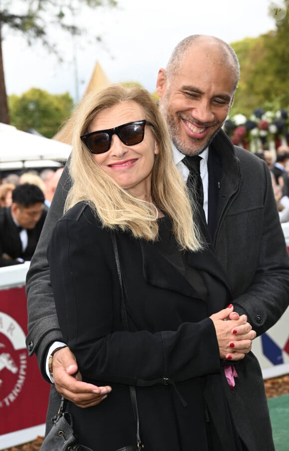 Valérie Trierweiler et son compagnon Romain Magellan - Qatar Prix de l'Arc de Triomphe à l'hippodrome Paris Longchamp le 2 octobre 2022