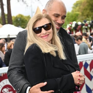 Valérie Trierweiler lovée auprès de son compagnon Romain Magellan - Qatar Prix de l'Arc de Triomphe à l'hippodrome Paris Longchamp