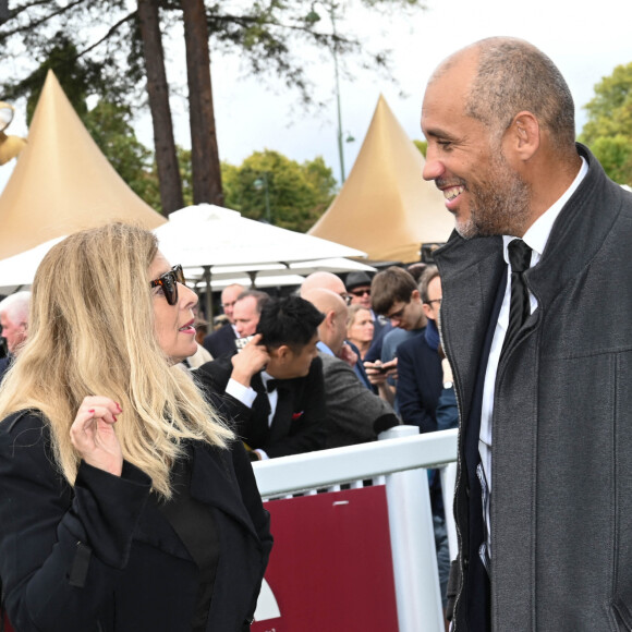 Valérie Trierweiler et son compagnon Romain Magellan - Qatar Prix de l'Arc de Triomphe à l'hippodrome Paris Longchamp le 2 octobre 2022