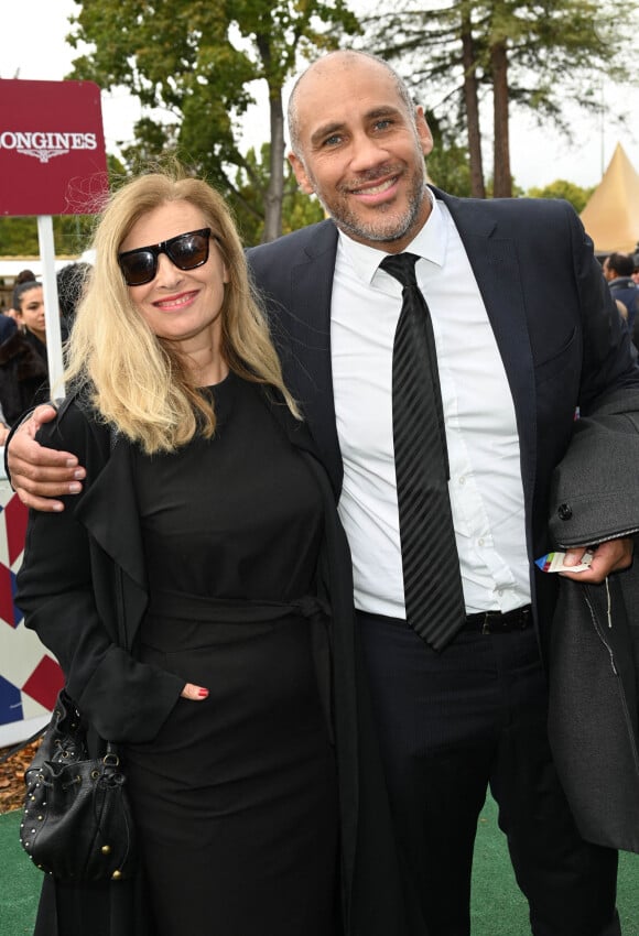 Valérie Trierweiler et son compagnon Romain Magellan - Qatar Prix de l'Arc de Triomphe à l'hippodrome Paris Longchamp le 2 octobre 2022